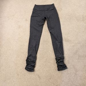 Beyond Yoga grey ruched legging small